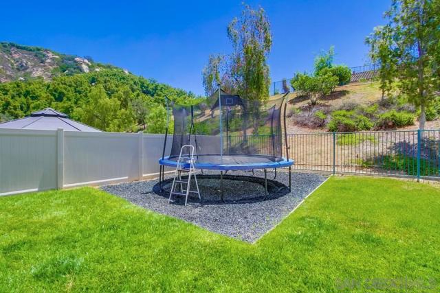 3207 Meadow Side Pl, Escondido CA: https://media.crmls.org/mediaz/f850fce1-7c93-4a4b-a8c5-6e38bbda408f.jpg