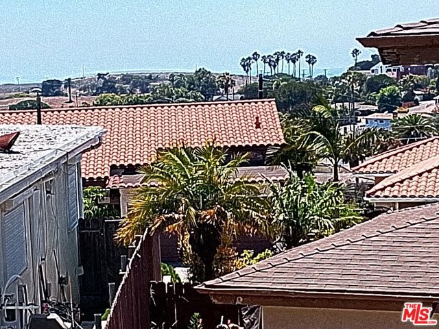8352 Zitola Terrace, Playa del Rey CA: https://media.crmls.org/mediaz/f8512142-9452-4662-97b6-d1e4044e88dd.jpg