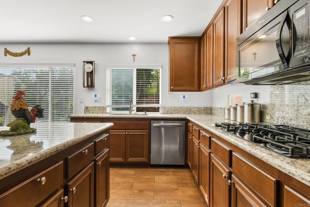 Detail Gallery Image 12 of 35 For 10496 Celestial Waters Dr, Spring Valley,  CA 91977 - 4 Beds | 3 Baths