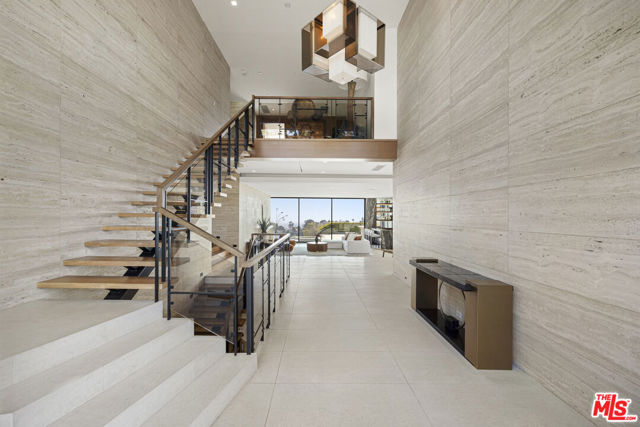 1731 Summitridge Drive, Beverly Hills CA: https://media.crmls.org/mediaz/f851e7da-32d9-4c30-ae6d-a1f4aca238ba.jpg