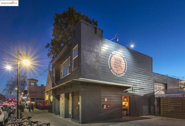 428 Cavour St, Oakland CA: https://media.crmls.org/mediaz/f85233e3-66f2-4efe-b46f-1b0460b1cfe9.jpg