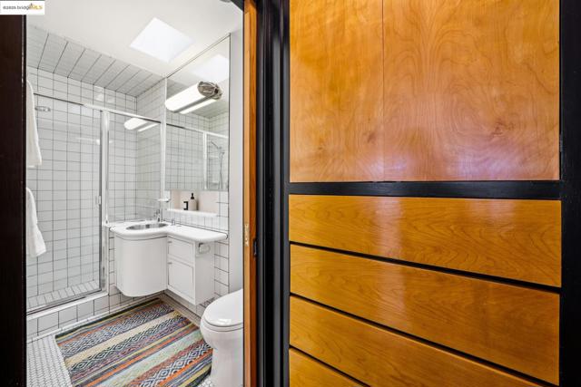 2760 Park Blvd, Oakland CA: https://media.crmls.org/mediaz/f852aa46-25c1-4baf-8617-81a614a771ad.jpg