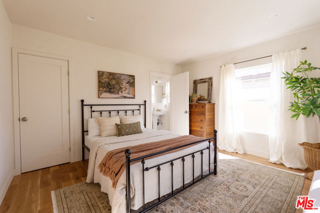 5200 S St Andrews Place, Los Angeles CA: https://media.crmls.org/mediaz/f8535e92-5bc1-43a0-bdb6-0829e7457233.jpg