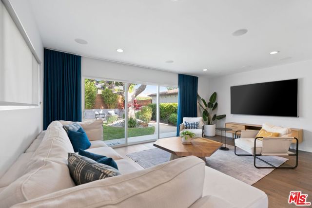 8107 Yorktown Avenue, Los Angeles CA: https://media.crmls.org/mediaz/f853fd48-bd3c-41ac-9720-f392e943e057.jpg
