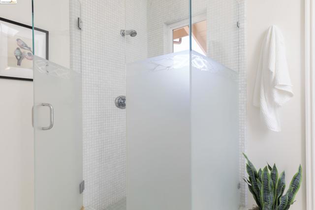 Image 22 of 49 For 251 Pershing Dr