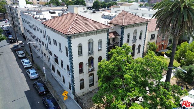 2910 Leeward Avenue, Los Angeles CA: https://media.crmls.org/mediaz/f8543d7a-9171-44c2-b79f-4c23a3f70266.jpg