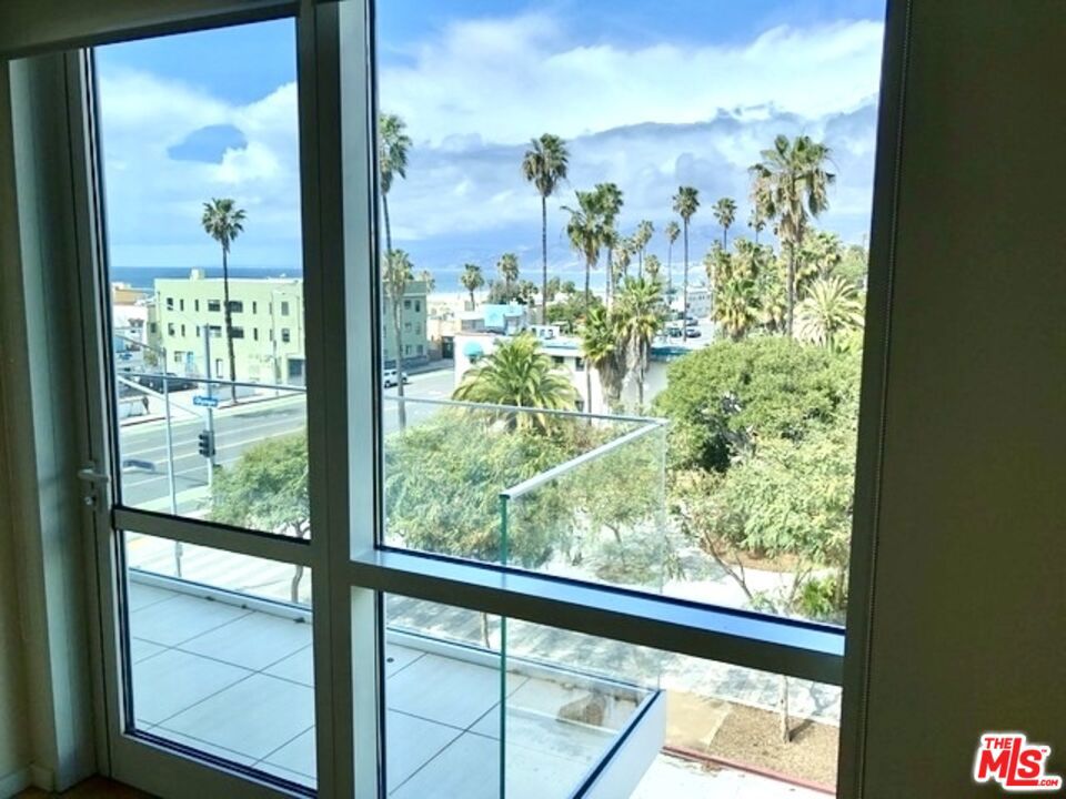 https://media.crmls.org/mediaz/f8544b41-c7c5-4e4e-a4c9-757f87585e55.jpg?preset=X-Large