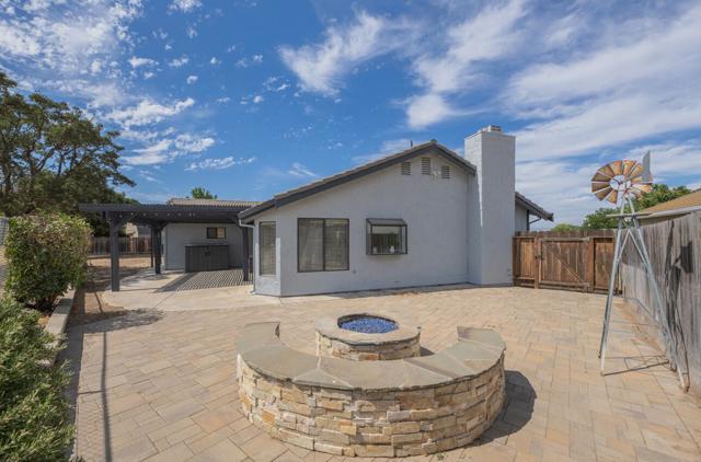 46480 Pine Meadow Place, King City CA: https://media.crmls.org/mediaz/f8546767-a3cd-44f6-8c37-fba1a9f52014.jpg