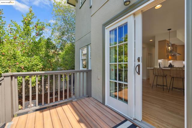 1071 Harvard Rd, Piedmont CA: https://media.crmls.org/mediaz/f854e897-4e7a-4117-a979-0faffb0275dc.jpg