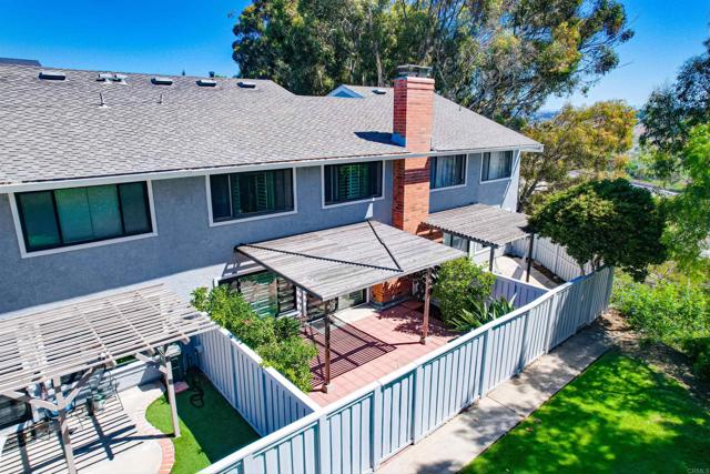 8037 Caminito Mallorca, La Jolla CA: https://media.crmls.org/mediaz/f854f469-5bd5-41da-b5dd-93b91dc1d41a.jpg