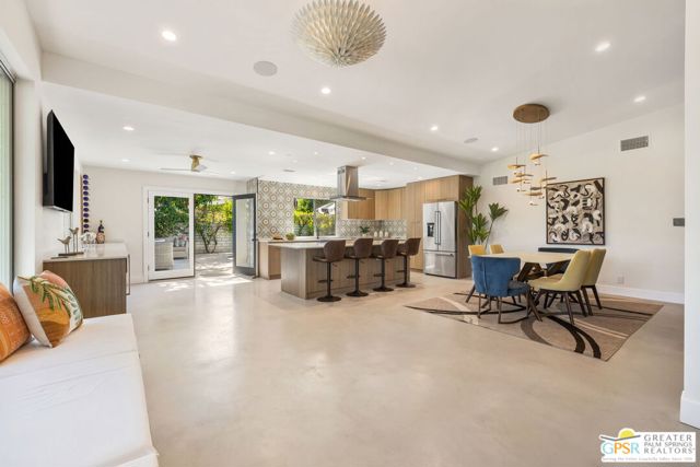 5155 E Bobolink Lane, Palm Springs CA: https://media.crmls.org/mediaz/f85520aa-e63c-48dc-bad2-0d82149465a4.jpg