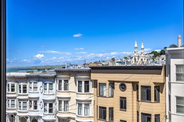 806810 Union Street, San Francisco CA: https://media.crmls.org/mediaz/f8552c8d-e75e-4ad7-b23a-53eec597dc8e.jpg