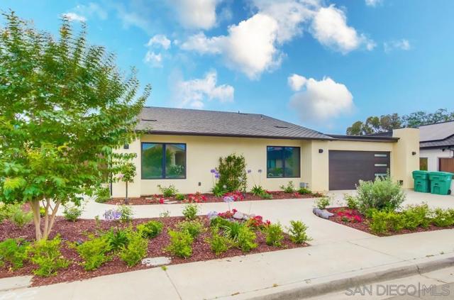 14066 Crest Way, Del Mar CA: https://media.crmls.org/mediaz/f8554966-a4b6-4b8e-ba72-bf4908bde331.jpg