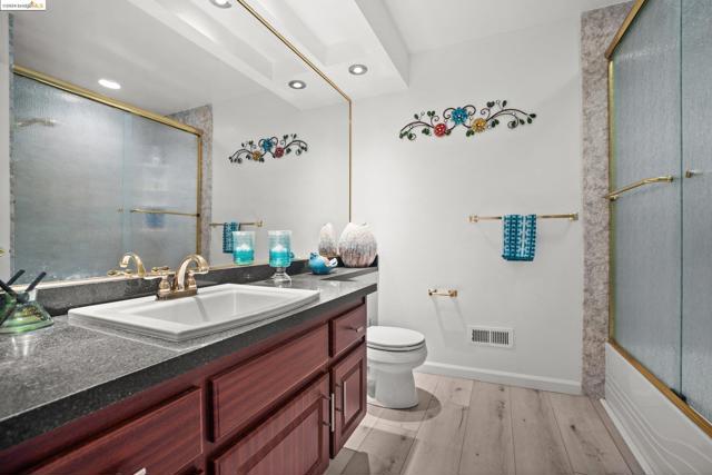 Image 43 of 60 For 5404 Glenwood Ct