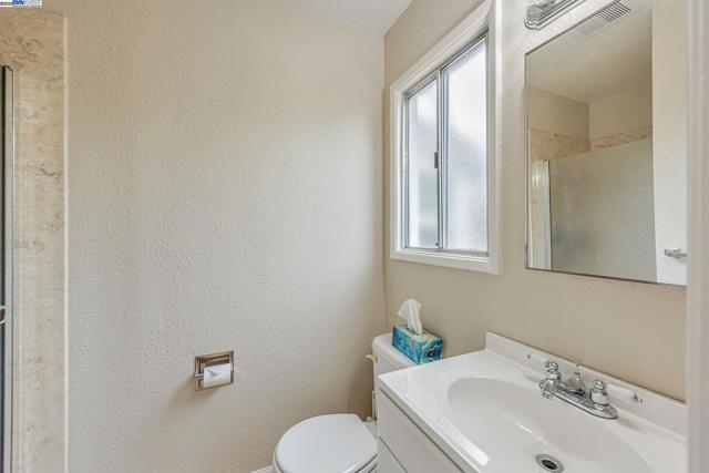 1315 Mersey Ave, San Leandro CA: https://media.crmls.org/mediaz/f855ca83-3b75-463c-a106-4149106a72c3.jpg