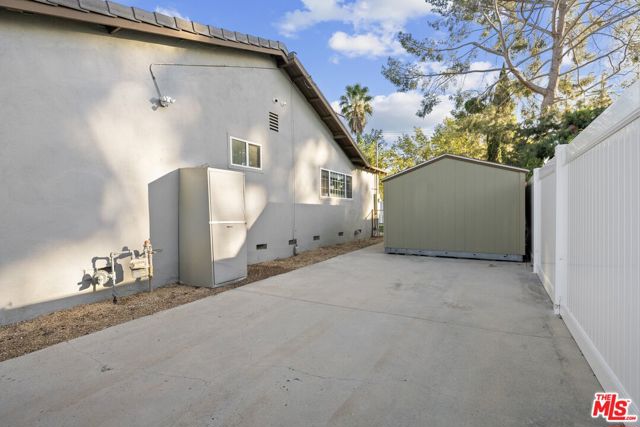 18352 Donmetz Street, Porter Ranch CA: https://media.crmls.org/mediaz/f855da1c-92d6-4b8a-bae5-af804f79b3f7.jpg