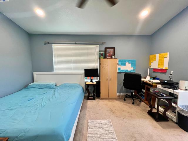 85 Phillips Ct, Tracy CA: https://media.crmls.org/mediaz/f8568c65-ed06-41ef-b05b-98a1bc13cb1f.jpg