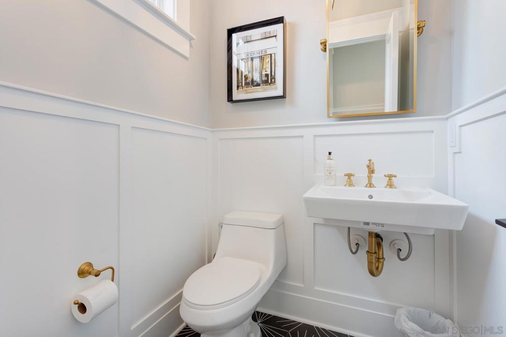 MLS #250017622SD img 9