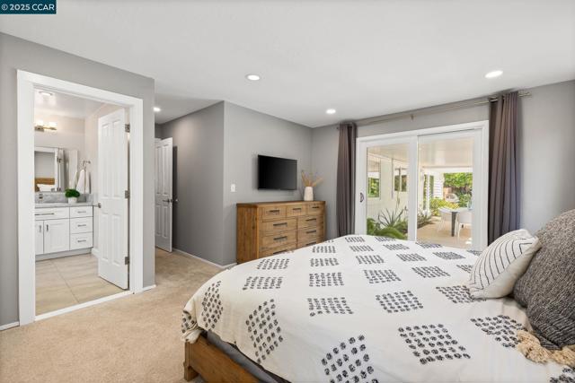 3139 Stinson Cir, Walnut Creek CA: https://media.crmls.org/mediaz/f8573575-8a7a-4e91-af94-9c1e290faf3e.jpg