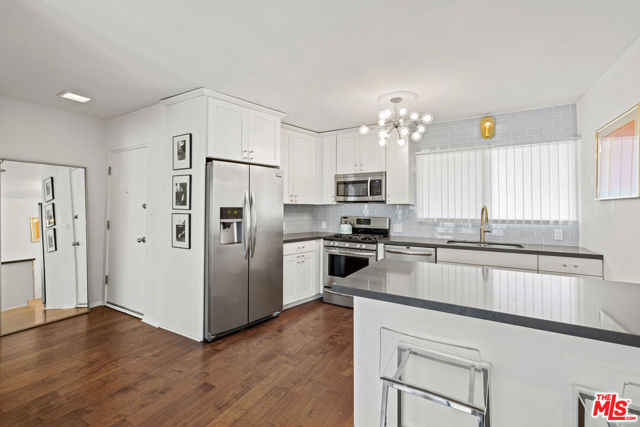 1400 N Hayworth Avenue, West Hollywood CA: https://media.crmls.org/mediaz/f85789a5-fa54-496a-9aaa-377cd8bc37bf.jpg