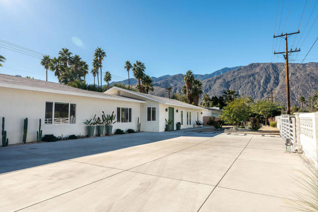 1125 E Sunny Dunes Road, Palm Springs CA: https://media.crmls.org/mediaz/f8579319-39f4-4e47-a14d-6b22e9302c73.jpg