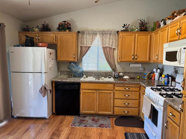 1550 Brighton Drive, Hollister CA: https://media.crmls.org/mediaz/f857c038-a734-41da-be0b-fedd7be09f11.jpg