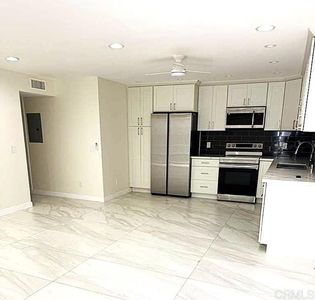 Detail Gallery Image 39 of 43 For 4566 Cove Dr #D,  Carlsbad,  CA 92008 - 2 Beds | 2 Baths