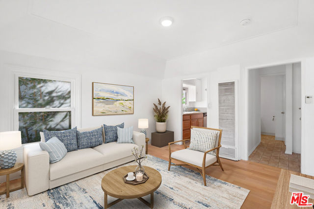 29 Brooks Avenue, Venice CA: https://media.crmls.org/mediaz/f8583d02-b3c4-4630-acbe-c13f768395b9.jpg
