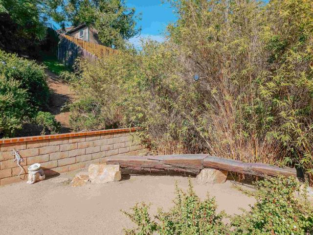 1715 Las Palmas Lane, Escondido CA: https://media.crmls.org/mediaz/f8589845-c36a-4fcd-8829-69e4dbb6873c.jpg