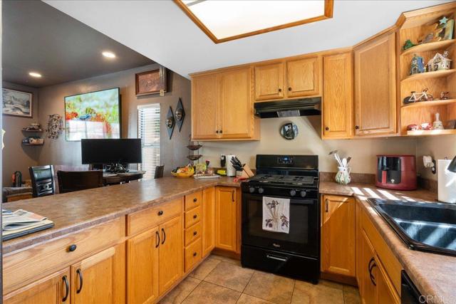 Detail Gallery Image 8 of 25 For 1005 Anza Ct, El Cajon,  CA 92020 - 4 Beds | 2/1 Baths