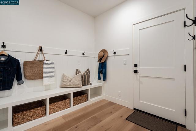267 Valle Vista Dr, Danville CA: https://media.crmls.org/mediaz/f859442e-518c-4a10-9f04-e31c401b6b0d.jpg