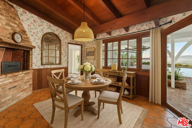 15401 Mulholland Drive, Los Angeles CA: https://media.crmls.org/mediaz/f859836b-f516-45b5-b536-55e01f709f08.jpg