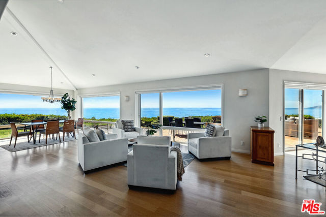 29821 Pacific Coast Highway, Malibu CA: https://media.crmls.org/mediaz/f859b944-6f5f-4c50-a360-726aa1392060.jpg