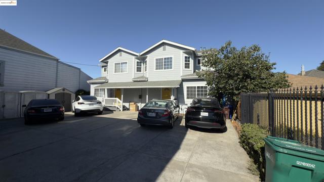 2505 Market St, Oakland CA: https://media.crmls.org/mediaz/f859dead-ba88-4c23-9a99-5efd66f43743.jpg