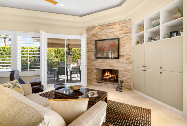 2000 S Caliente Drive, Palm Springs CA: https://media.crmls.org/mediaz/f85ac290-cb5c-4372-ba7a-c471040cec3b.jpg