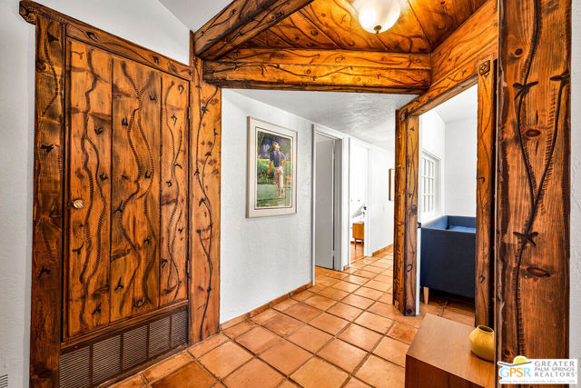 525 W Sunshine Circle, Palm Springs, CA 92264