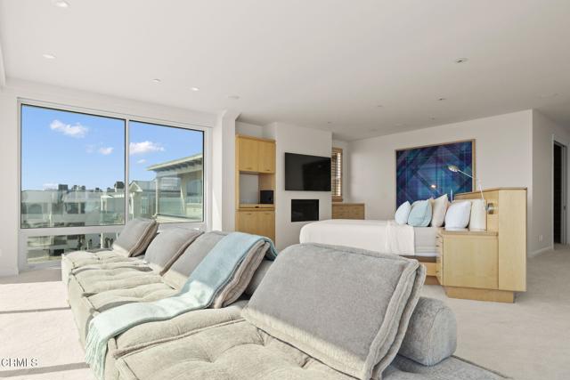 1135 Capri Way, Oxnard CA: https://media.crmls.org/mediaz/f85b1760-d960-4c32-975b-6b397c16a9bc.jpg