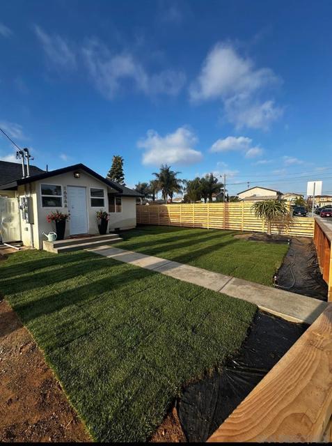 1656 Evergreen Ave, San Diego CA: https://media.crmls.org/mediaz/f85b4782-25bc-4cb0-a9e4-dda238b241f8.jpg