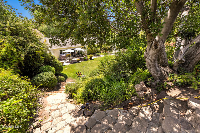 2063 Woodglen Street, Simi Valley CA: https://media.crmls.org/mediaz/f85b49ea-274a-45c7-a73c-10f0347edcac.jpg