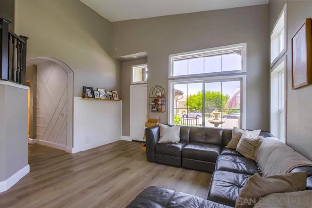 3207 Meadow Side Pl, Escondido CA: https://media.crmls.org/mediaz/f85c2deb-c4c1-4e05-843d-956863dbe004.jpg