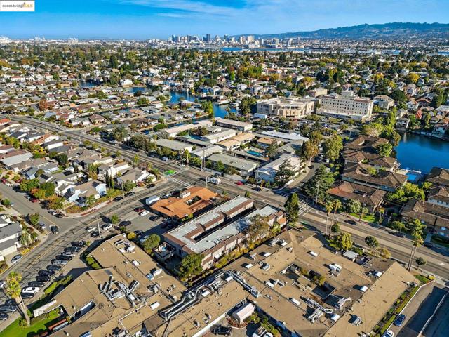 2106 Otis Dr, Alameda CA: https://media.crmls.org/mediaz/f85c38bf-e2c0-49ac-b4ae-356398ca1a27.jpg