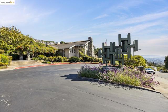 40 Spy Glass Hill, Oakland CA: https://media.crmls.org/mediaz/f85c82cf-a6f9-4765-9513-3c63c248fcfd.jpg