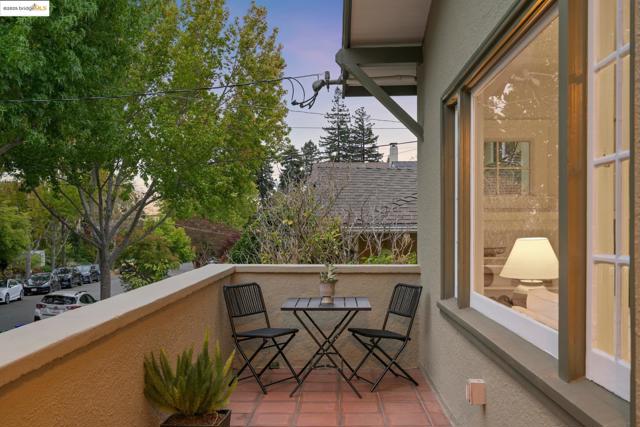 1071 Harvard Rd, Piedmont CA: https://media.crmls.org/mediaz/f85cacab-977b-47d2-89f2-413a53a3c652.jpg