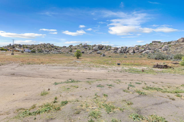 41265 Lakeshore Boulevard, Aguanga CA: https://media.crmls.org/mediaz/f85cc05f-d6be-4338-bb1e-6b8bd67f864f.jpg