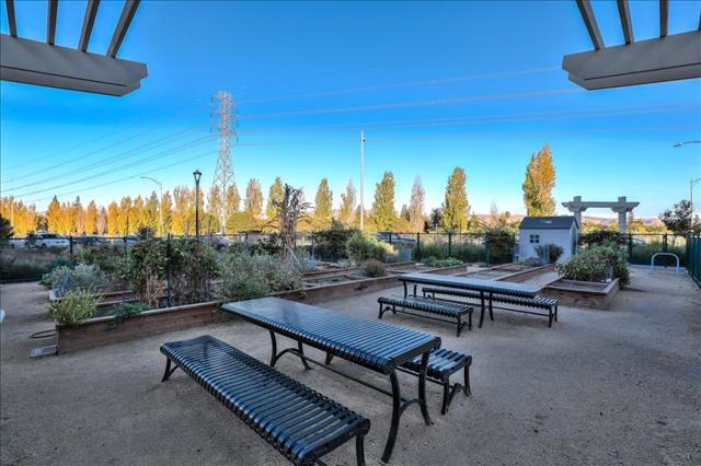 638 Willow Bend Court, San Jose CA: https://media.crmls.org/mediaz/f85cee05-d420-4dc6-9160-1f4c12917c76.jpg