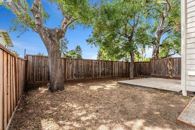 19723 Redwood Rd, Castro Valley CA: https://media.crmls.org/mediaz/f85cefd2-9a46-4ce1-8e3b-533795704d21.jpg