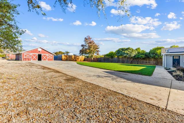 11840 Foothill Avenue, Gilroy CA: https://media.crmls.org/mediaz/f85cfe5f-f4fe-414c-8af9-e3979241d69b.jpg