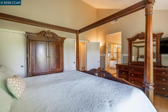 6082 Slopeview Ct, Castro Valley CA: https://media.crmls.org/mediaz/f85e19b9-43c5-4b5f-8a63-0c1824c7fcb0.jpg