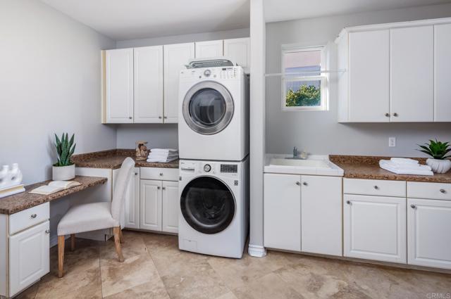 Detail Gallery Image 14 of 43 For 8092 Paseo Arrayan, Carlsbad,  CA 92009 - 5 Beds | 4/1 Baths