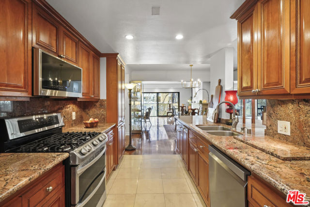 801 Ocean Avenue, Santa Monica CA: https://media.crmls.org/mediaz/f85e45a1-259e-4a7c-9ef1-949f6c7a0245.jpg
